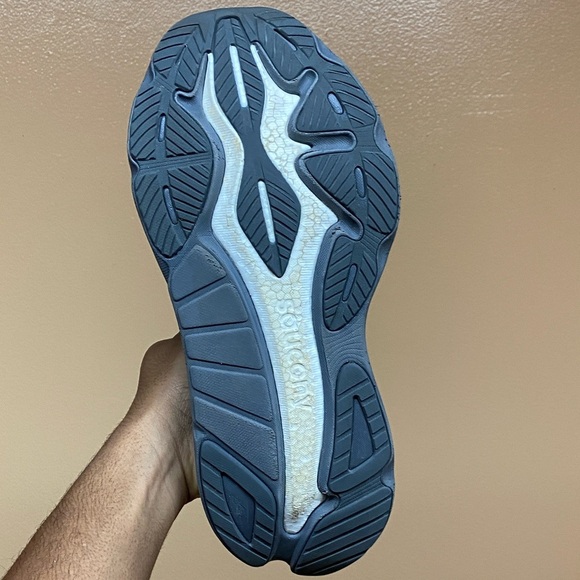 Saucony Hurricane 24 Men’s Running Sneakers Black Shadow Size 9.5 S20933-101 - Picture 14 of 16